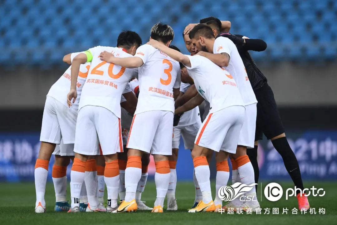 أعلن غوارديولا استعداد مانشستر سيتي لمواجهة توتنهام في ذهاب ربع نهائي دوري الأبطال