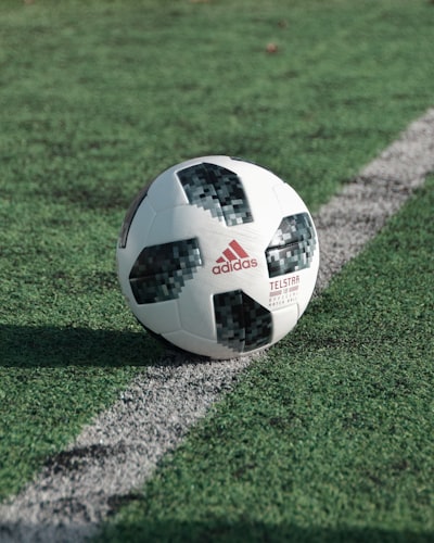 أثارت قرارات تحكيمية جدلًا واسعًا في مواجهة ريال مدريد ومانشستر سيتي